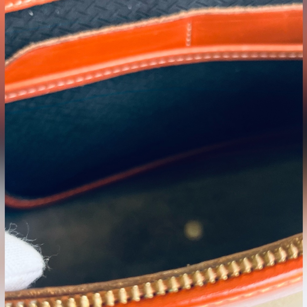 ♦️HOST PICK♦️VINTAGE DOONEY AND BOURKE SHOULDER BAG CRÈME WITH TAN TRIM - Picture 9 of 16